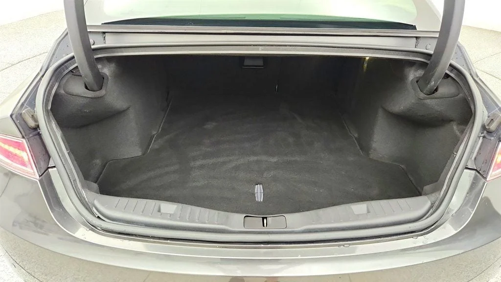 Used 2017 Magnetic Grey Metallic Lincoln Reserve FWD w/ Power Moonroof, 19
