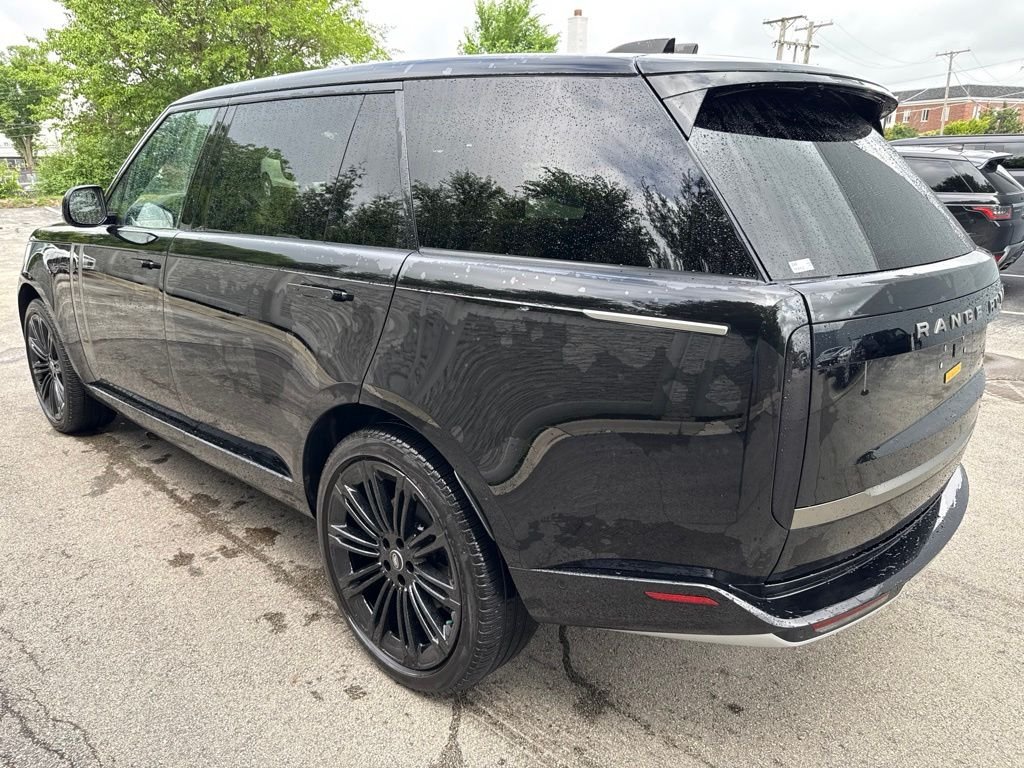 Used 2024 Black Land Rover SE image 3
