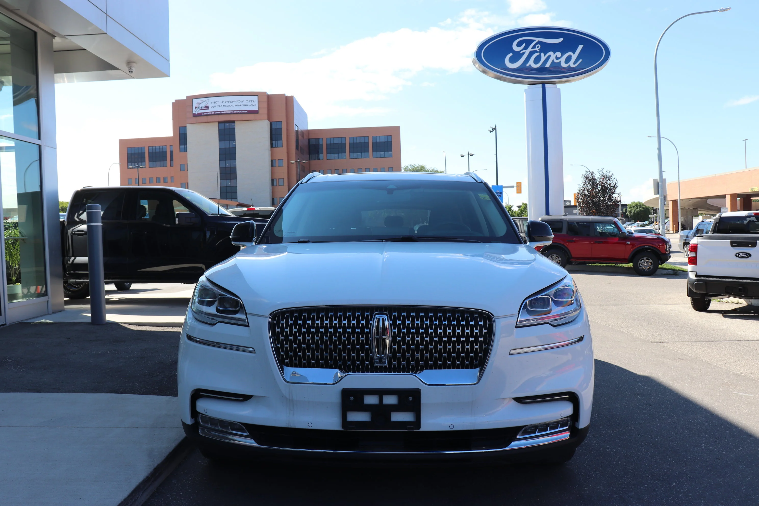 Certified Used 2023 White Lincoln Reserve image 2
