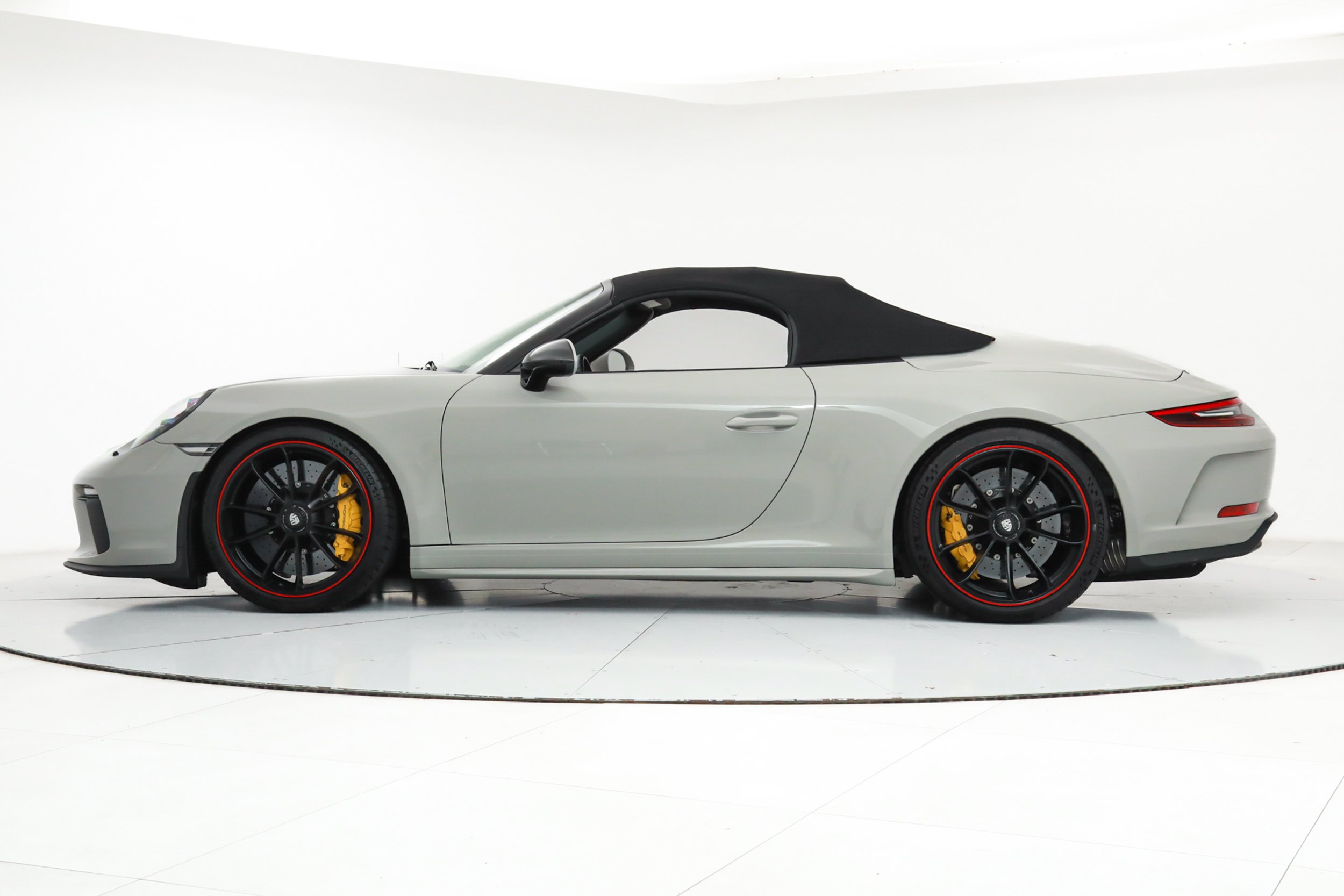 Used 2019 Chalk Porsche Speedster image 3