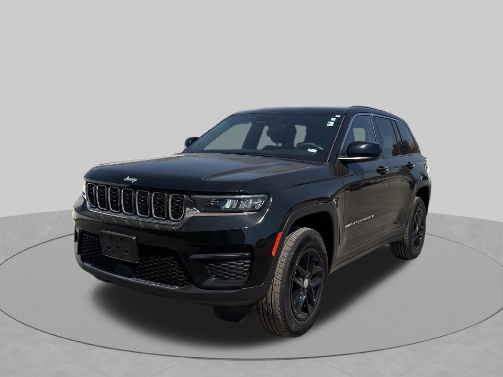 Used 2024 Black Jeep Laredo X image 31