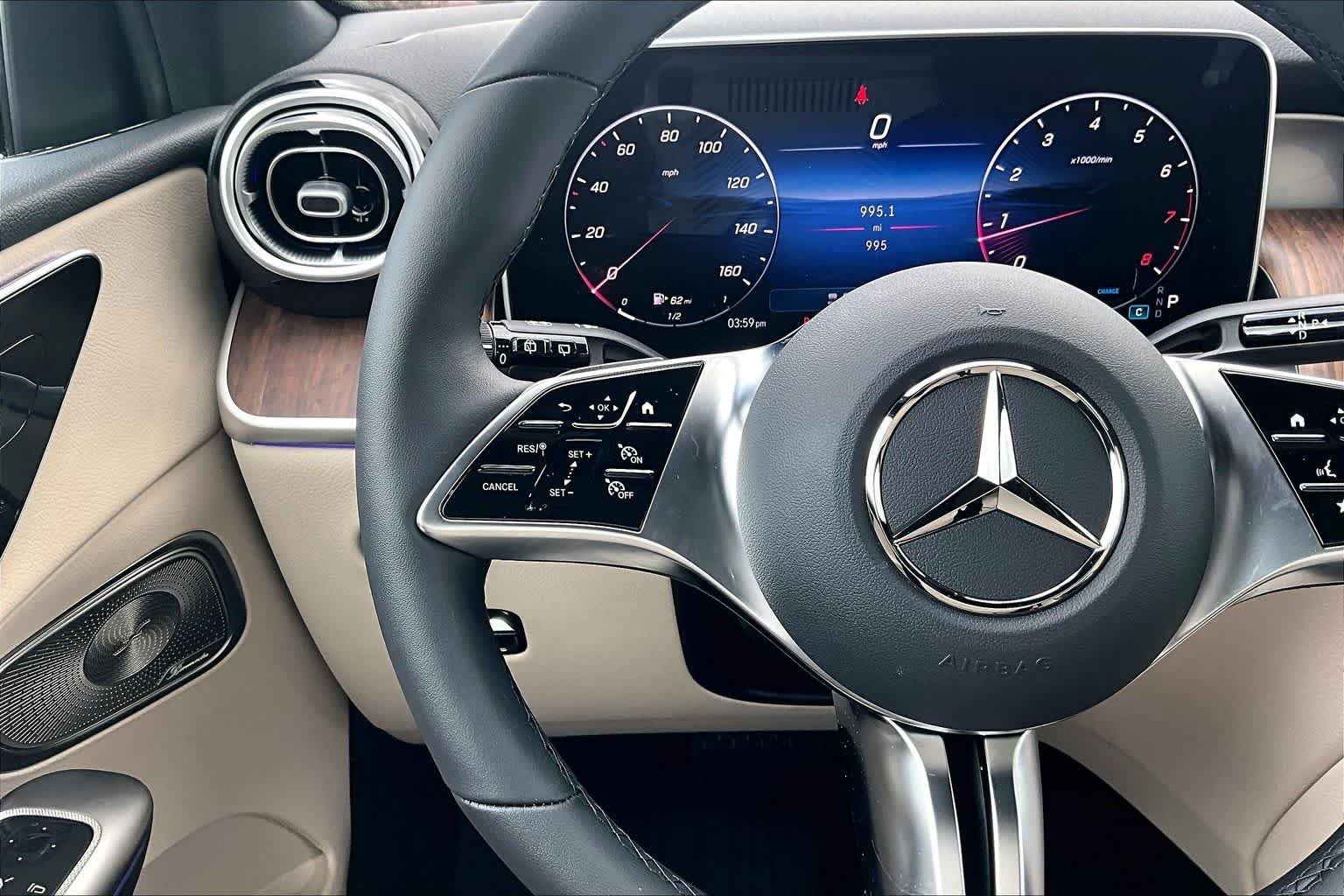 Used 2026 Polar White Mercedes-Benz GLC 300 image 46