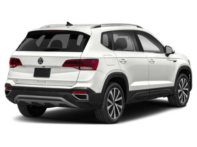Used 2022 Pure White Volkswagen SE image 2