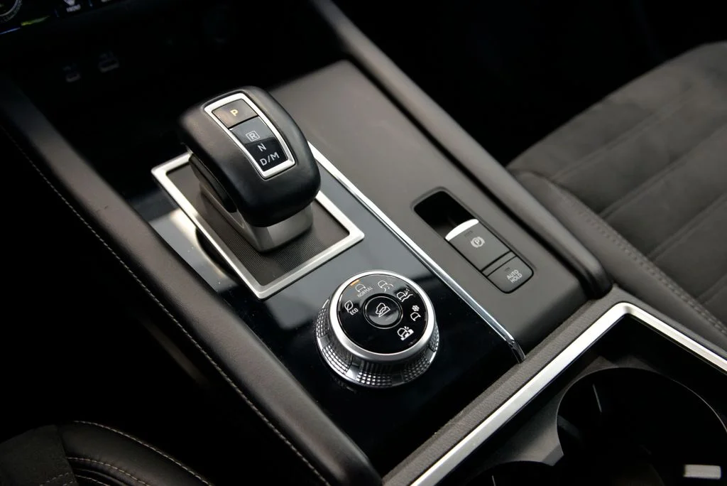 Used 2022  Mitsubishi SE image 27