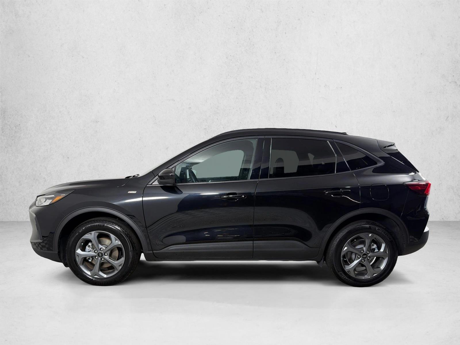 Used 2025 Agate Black Metallic Ford ST-Line Select image 6