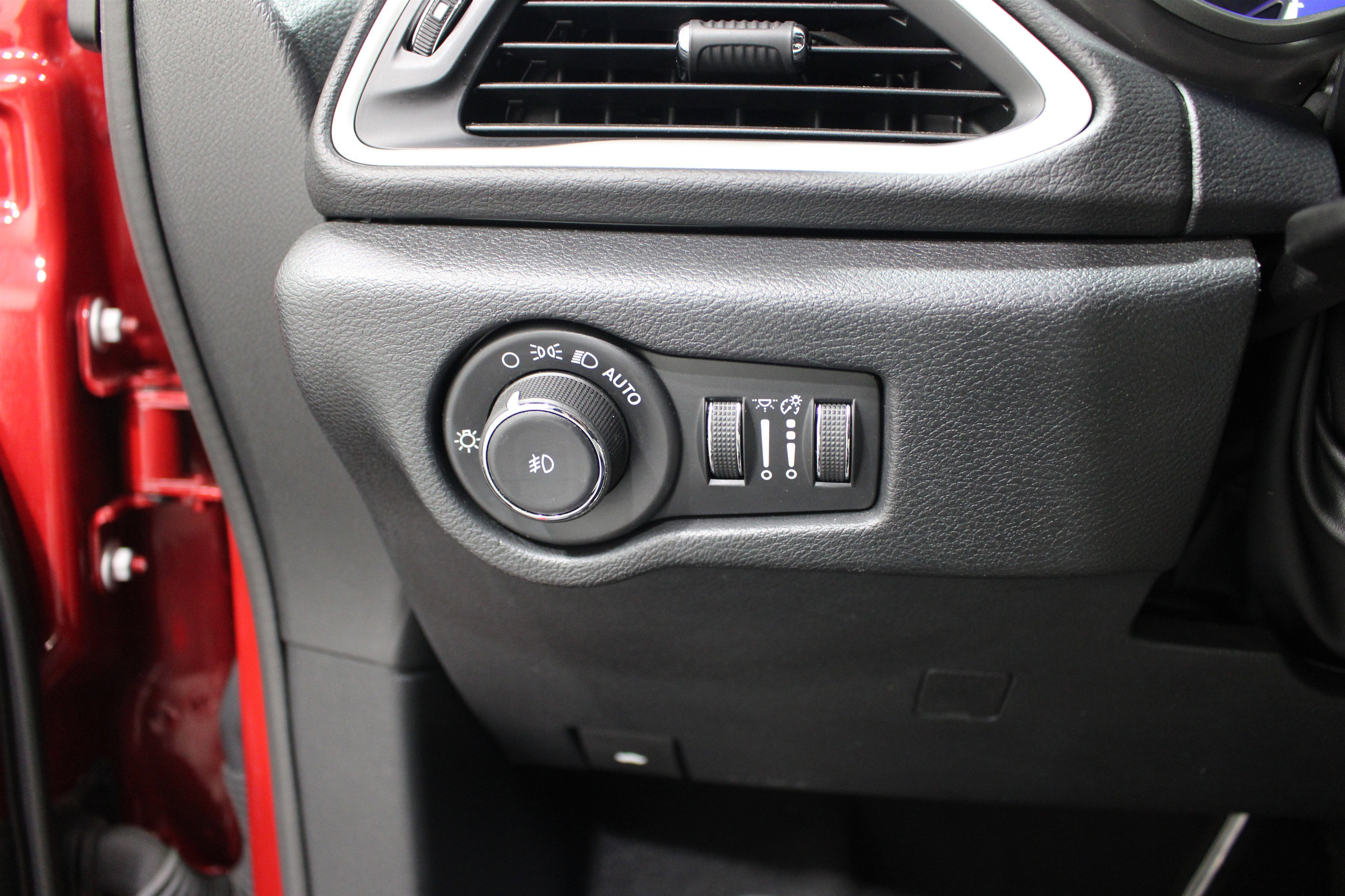 Used 2025 Red Hot Pearlcoat Chrysler Select image 9