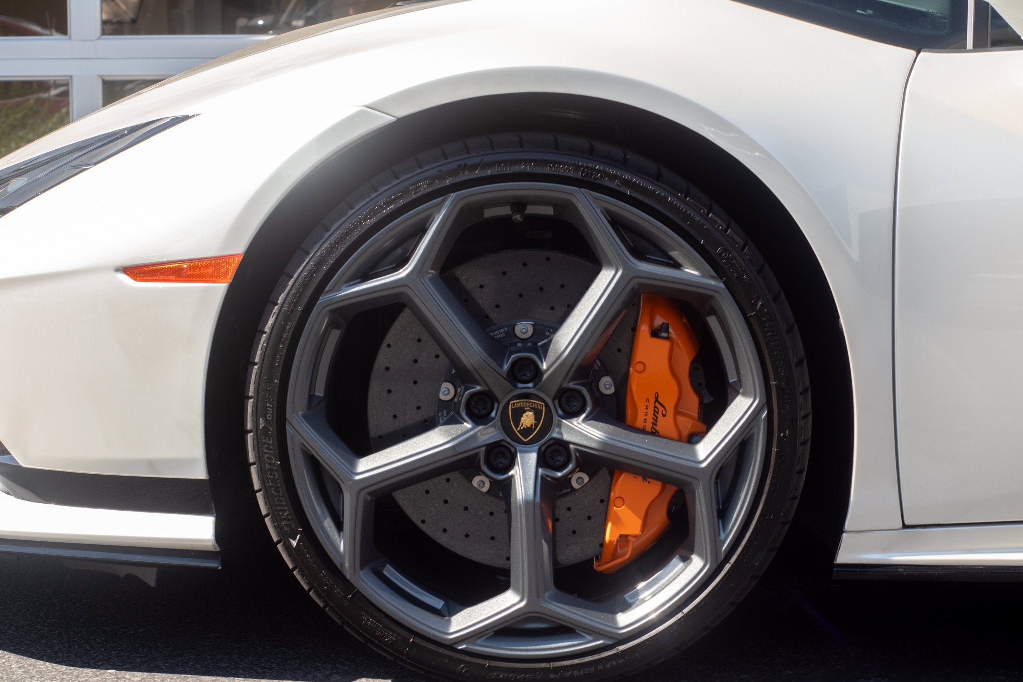 Used 2024 White Lamborghini Coupe image 11