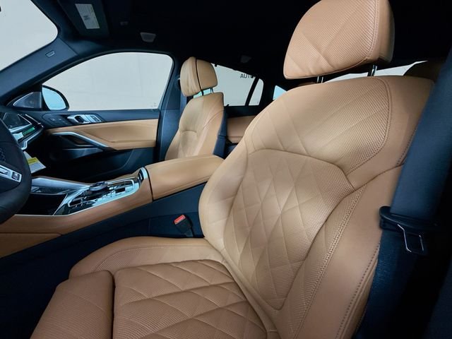 New 2027 Green Metallic BMW M60i image 22