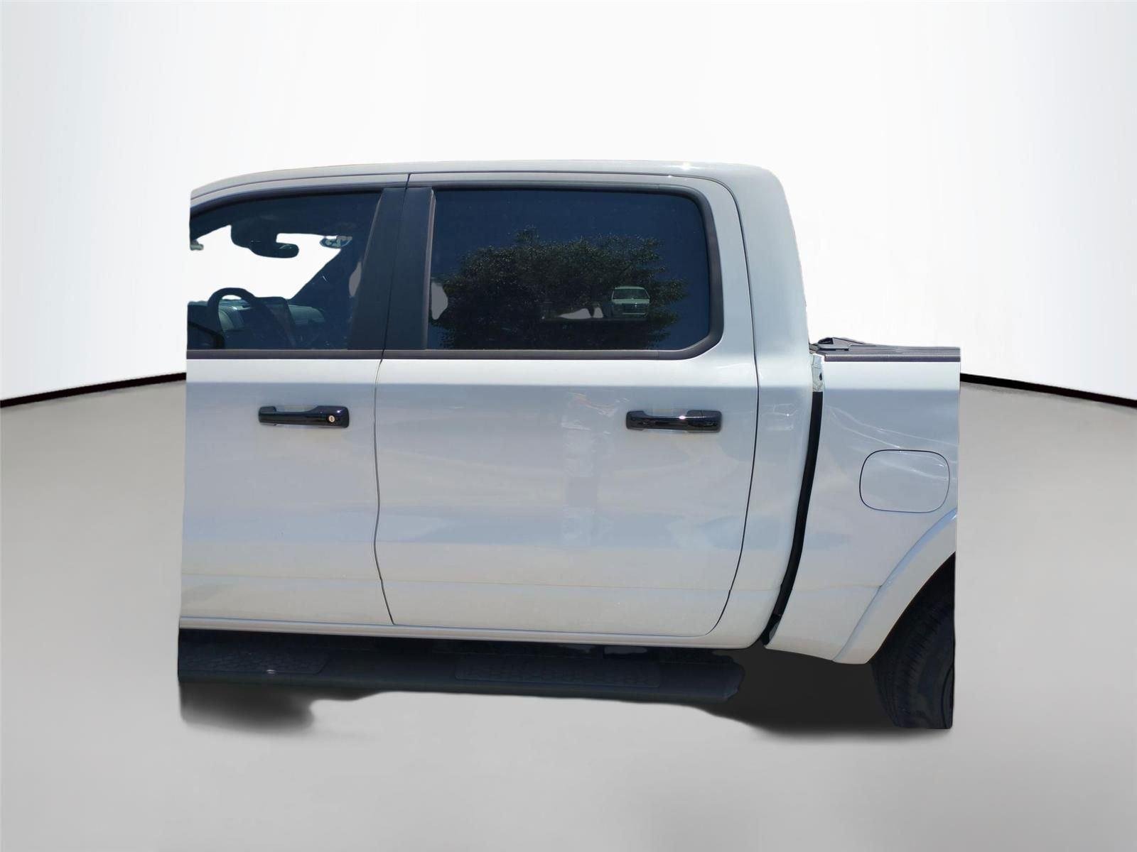 Used 2025 BRIGHT WHITE CLEARCOAT DODGE LARAM image 33