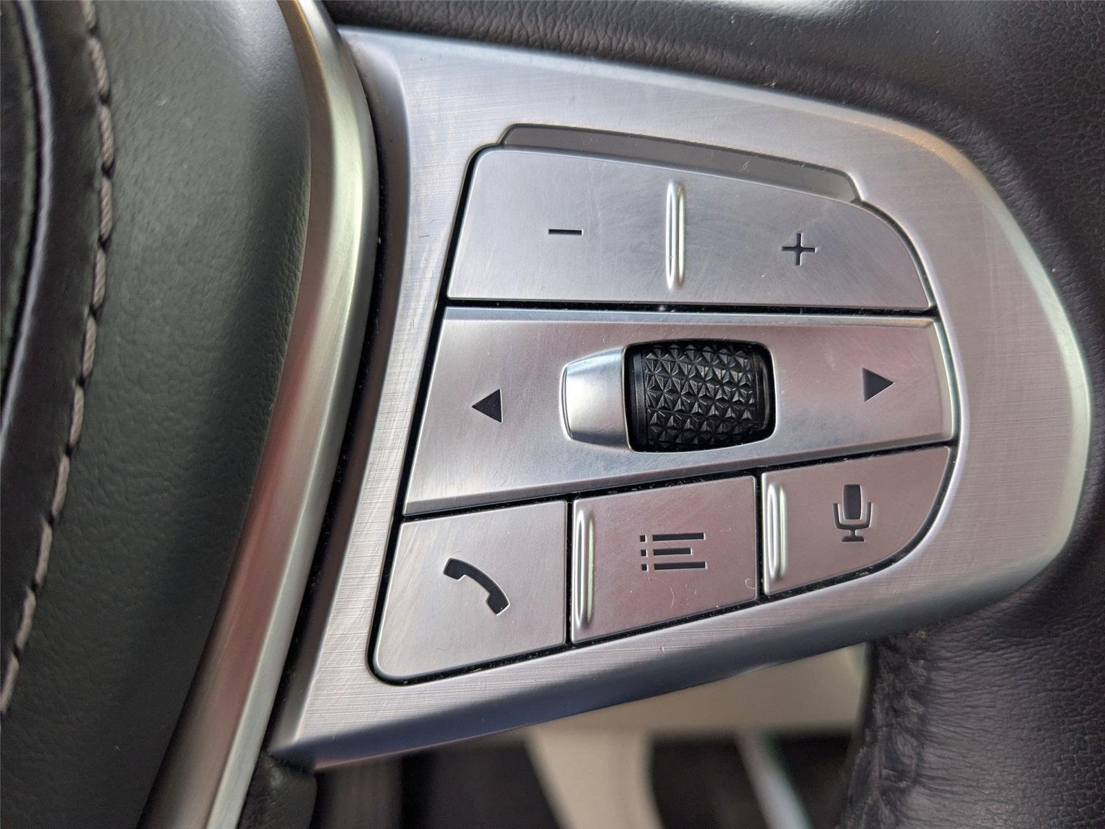 Used 2022 Arctic Grey Metallic BMW xDrive40i image 17