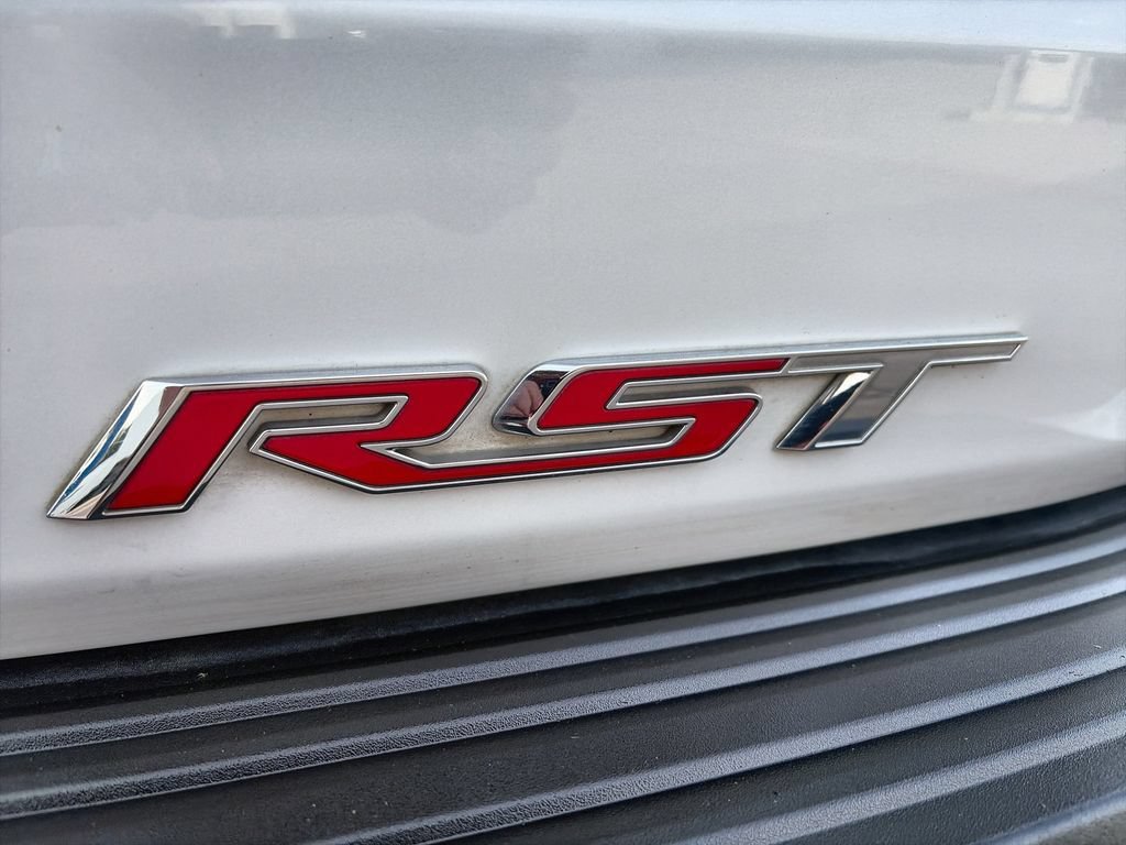 Used 2021 IRIDESCENT PEARL TRICOAT Chevrolet RST image 32