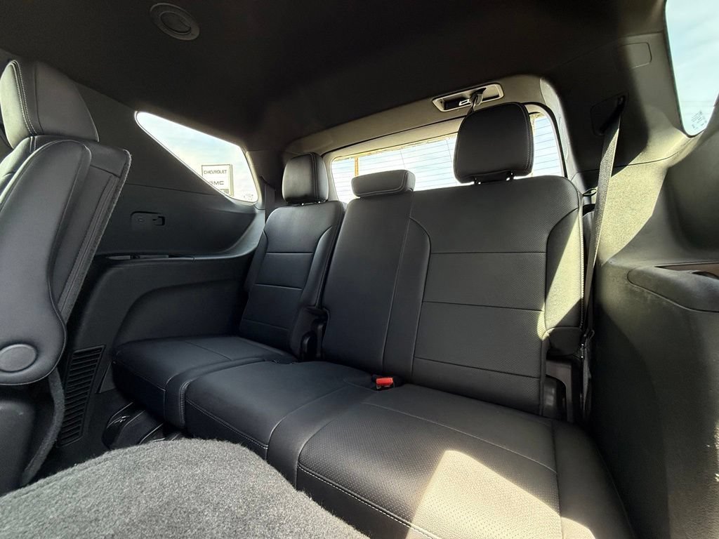 Used 2025 Summit White Chevrolet LT image 37
