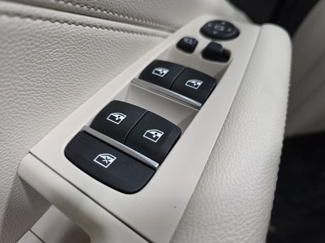 Used 2022 Jet Black BMW xDrive40i image 25