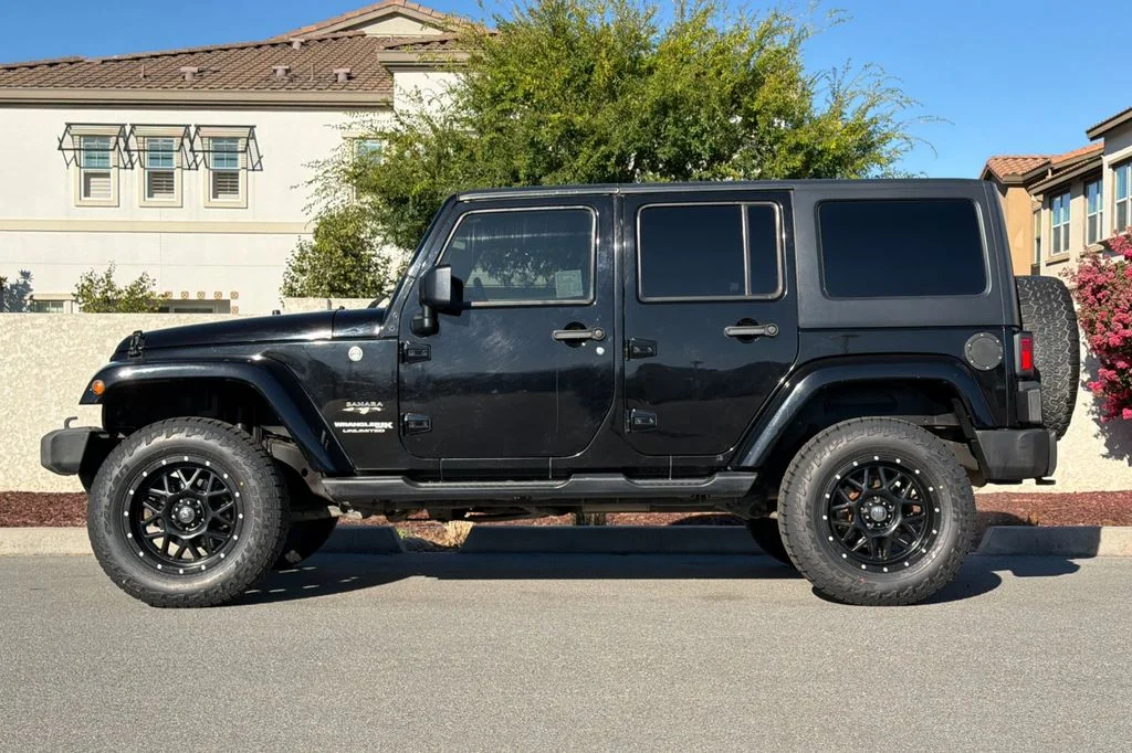 Used 2018 Black Clearcoat Jeep Unlimited Sahara image 7