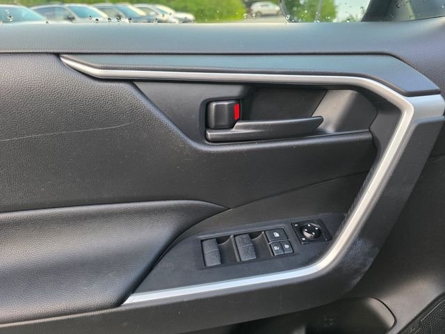 Used 2021 Pearl Toyota LE image 24