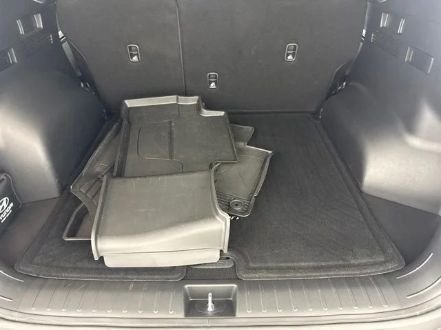 Used 2023 White Hyundai SEL image 32