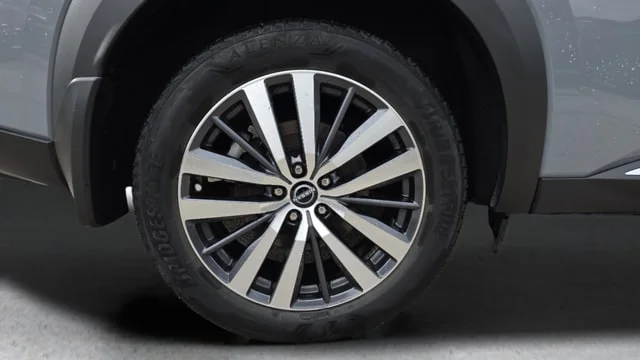 Used 2022 Boulder Gray Pearl Nissan Platinum image 13