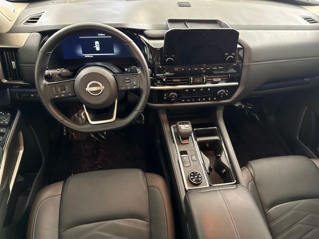 Used 2025 Gray Nissan Platinum image 22