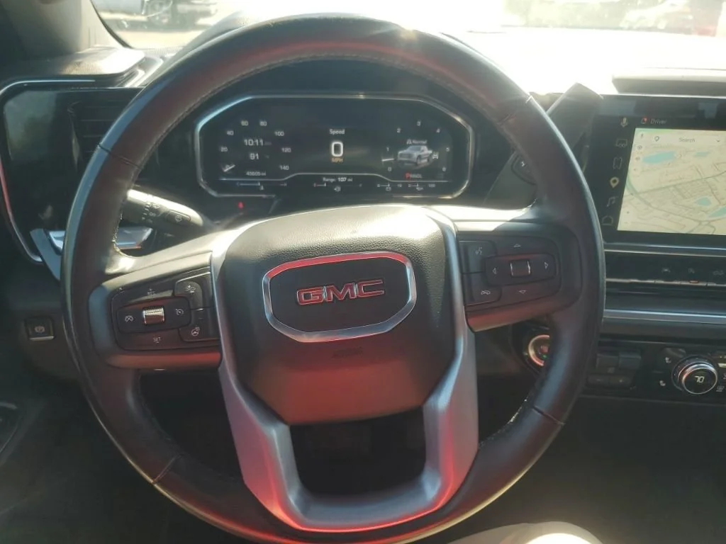Used 2025 Onyx Black GMC SLT image 24
