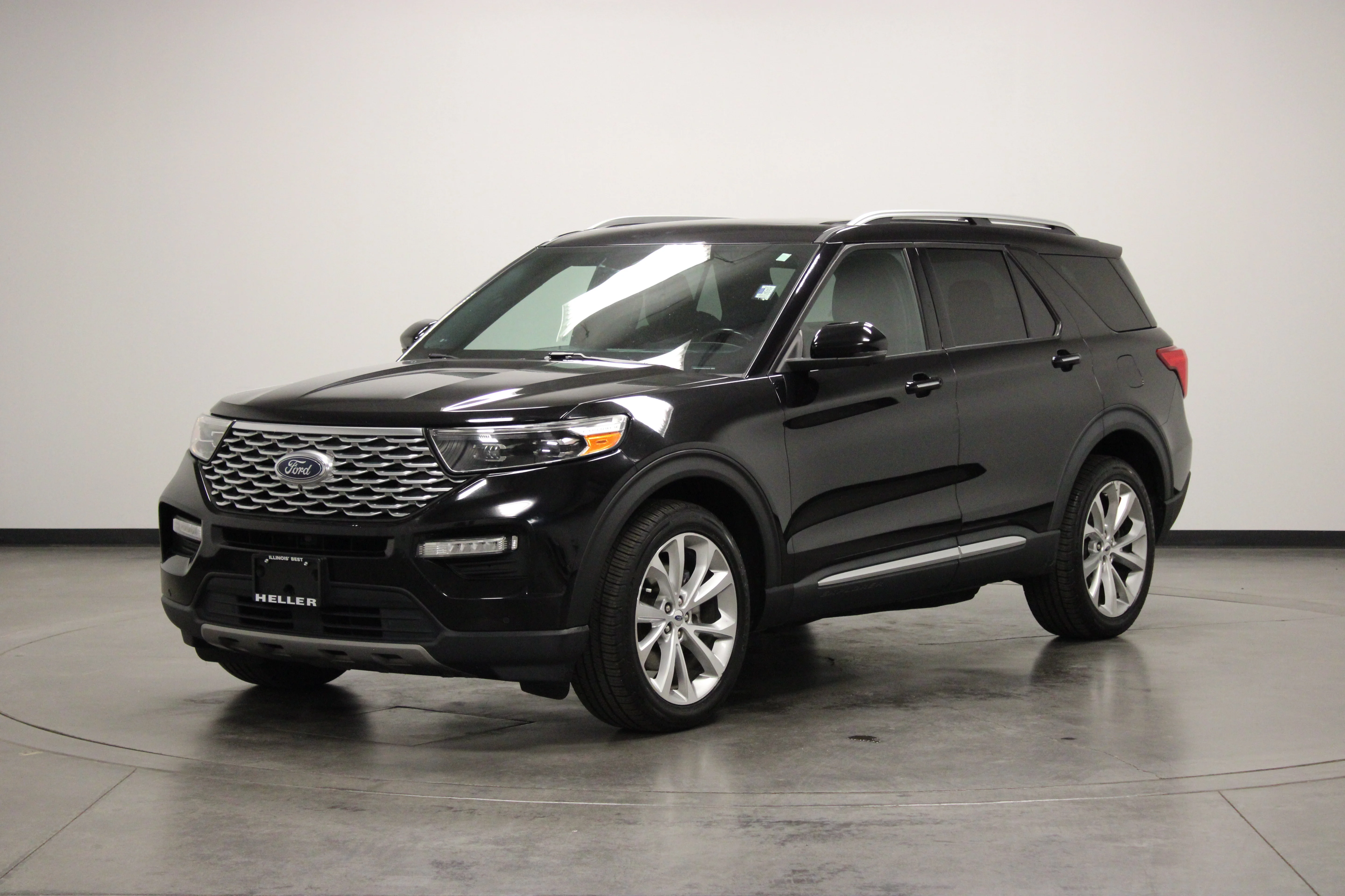 Used 2022 Agate Black Metallic Ford Platinum image 4