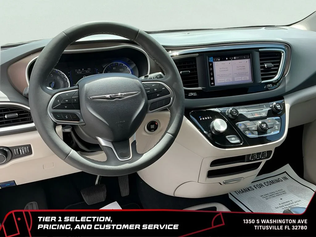 Used 2023 White Chrysler LX image 20