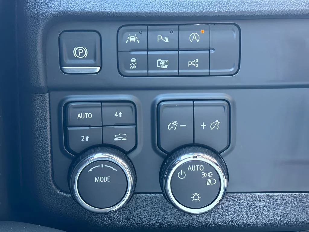 Used 2025 Black Chevrolet LT image 27