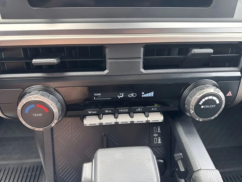 Used 2025  Toyota SR5 image 17