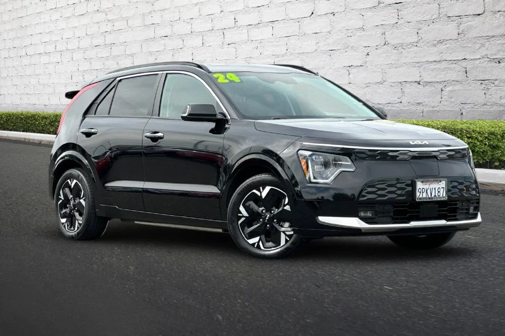 Used 2024 Kia Niro Wave with VIN KNDCT3L18R5095854 for sale in Oakland, CA