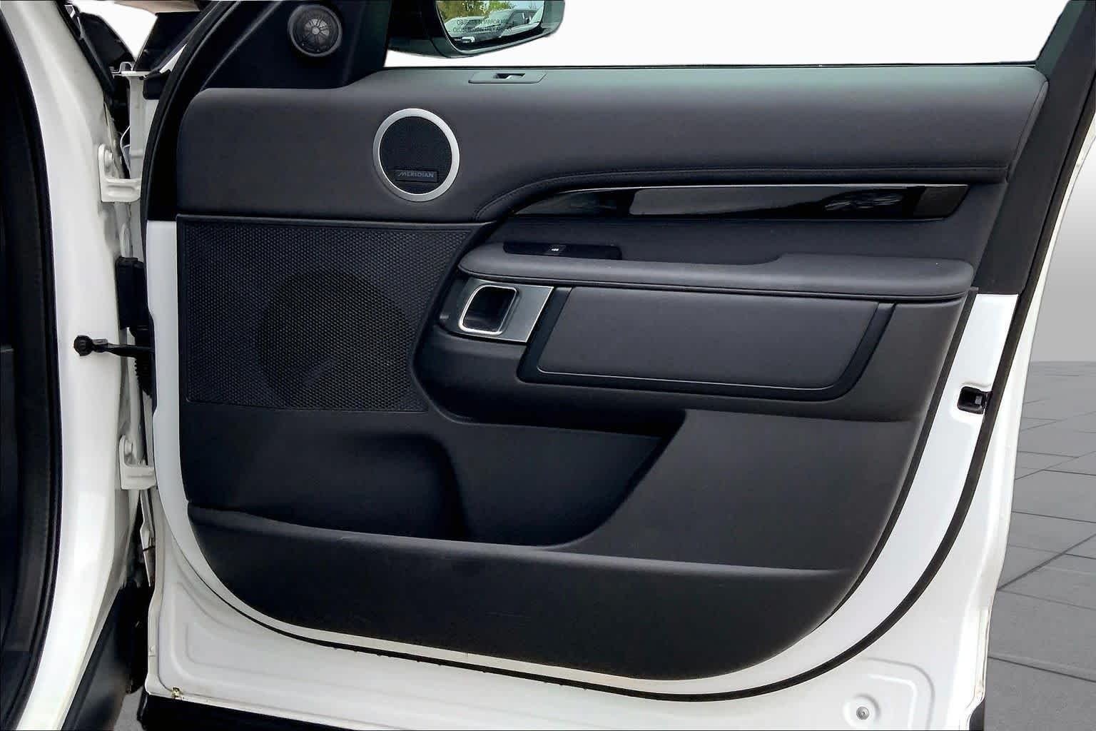 Used 2024 Fuji White Land Rover S image 23