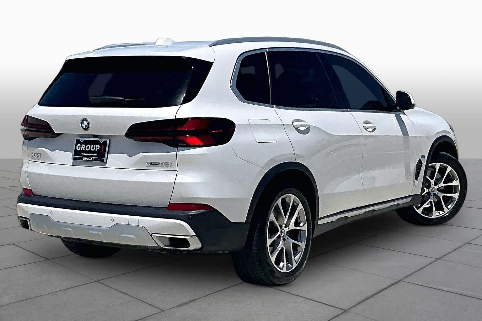 Used 2024 Mineral White Metallic BMW sDrive40i image 12