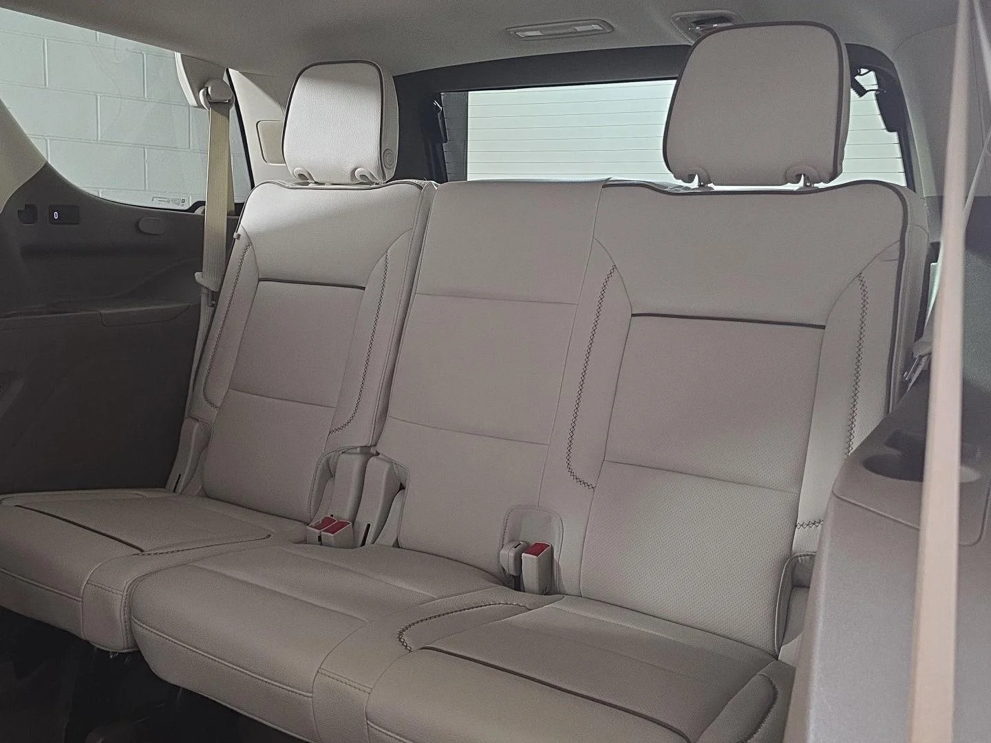 Used 2024 White Frost Tricoat GMC Denali image 31