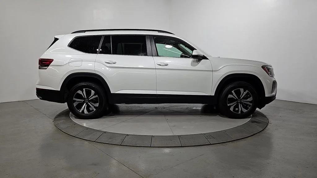 New 2026 White/off-white Volkswagen 2.0T SE image 6