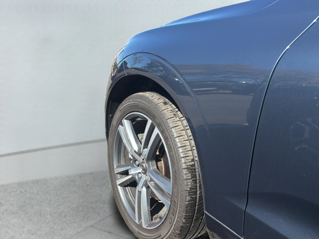Used 2018 Blue Volvo T5 Momentum image 26