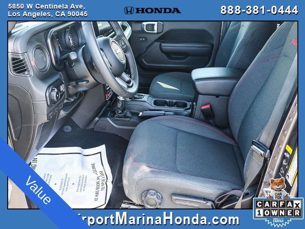 Used 2025 Crystal Metallic Jeep Rubicon image 17