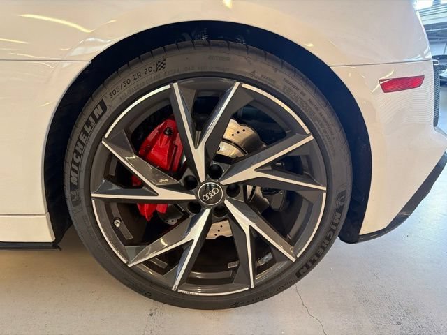 Used 2023 Suzuka Gray Metallic Audi V10 performance image 9