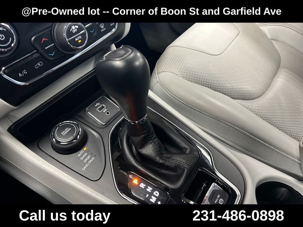 Used 2019 White Jeep Limited image 25