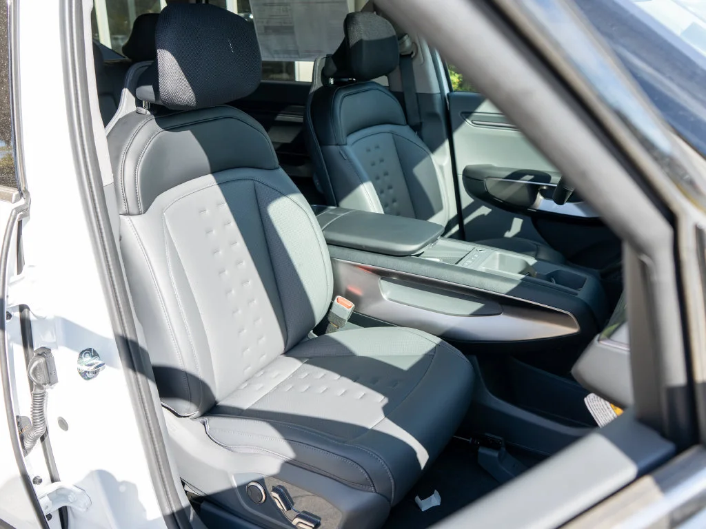 New 2026 White Kia Wind image 9