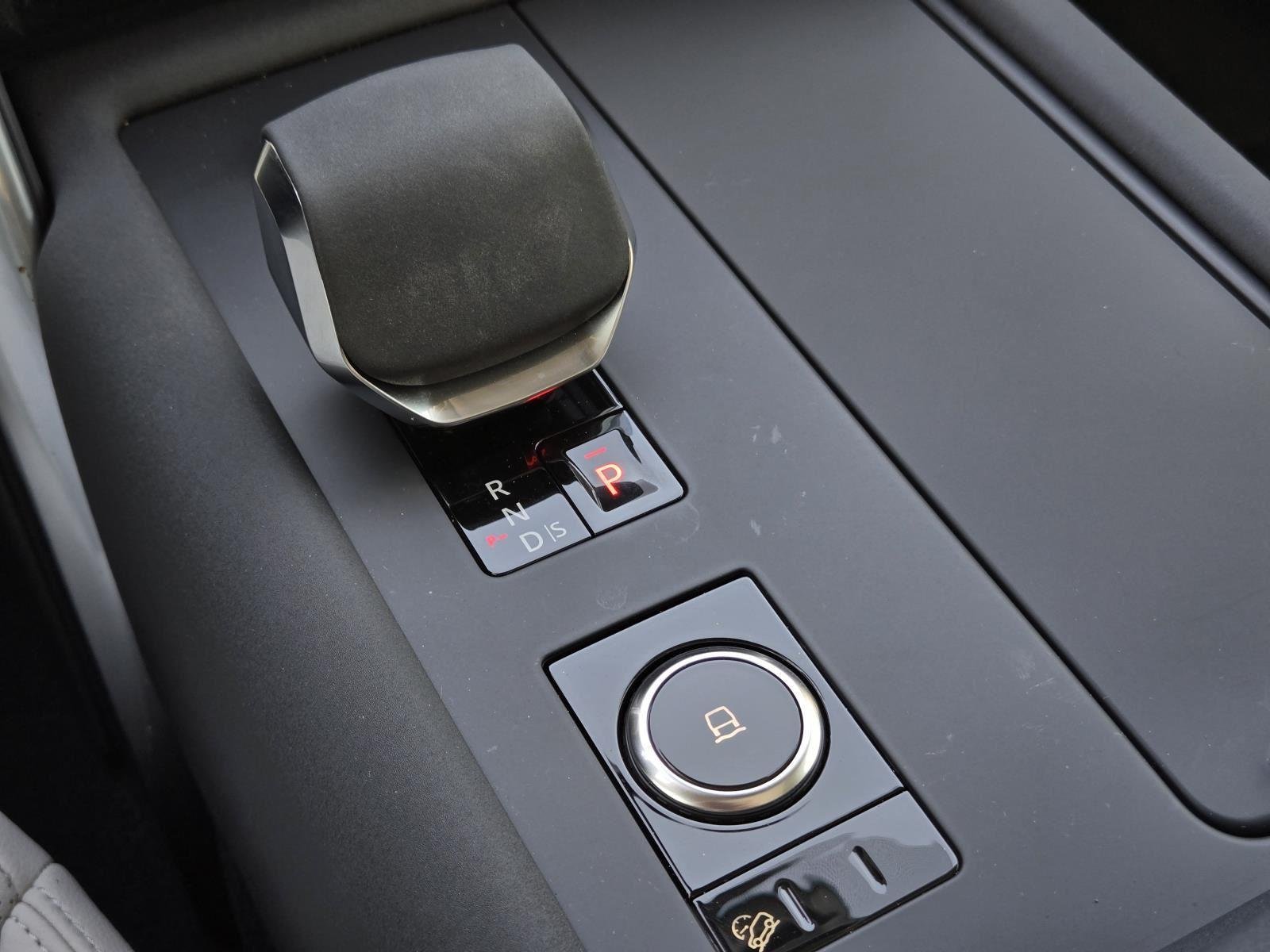 Used 2025 Varesine Blue Metallic Land Rover S image 15