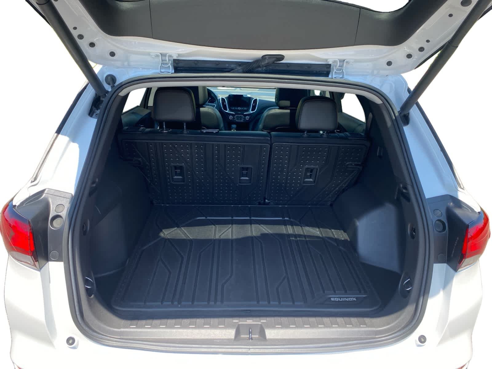 Used 2022 Iridescent Pearl Tricoat Chevrolet Premier image 22