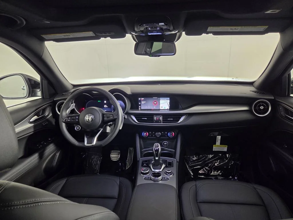 2025 Alfa Romeo Stelvio Base - Photo 23