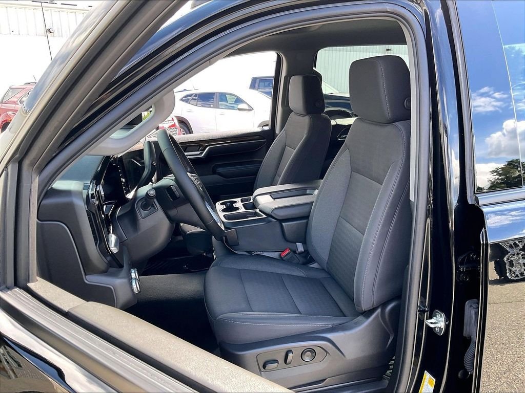 Used 2025 Black GMC Elevation image 10