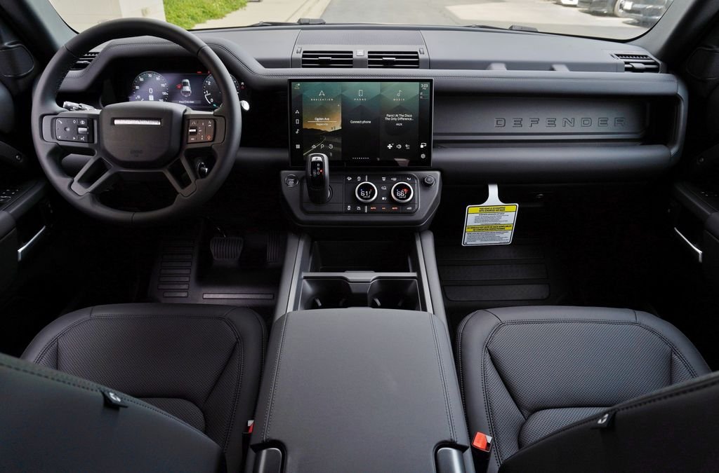 New 2026 Santorini Black Land Rover S image 9