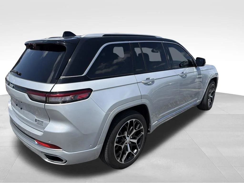 Used 2022 Silver Jeep Summit Reserve 4xe image 28