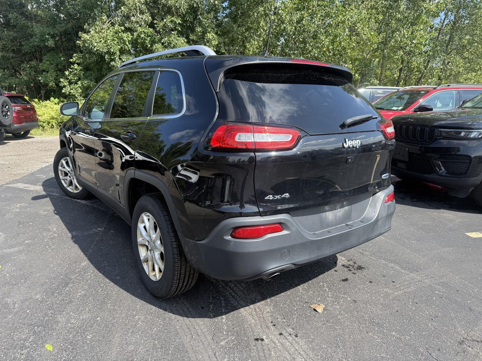 Used 2018 Diamond Black Crystal Pearlcoat Jeep Latitude Plus image 2