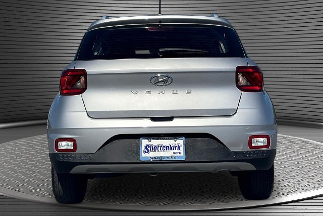 2025 Hyundai Venue SEL - Photo 6