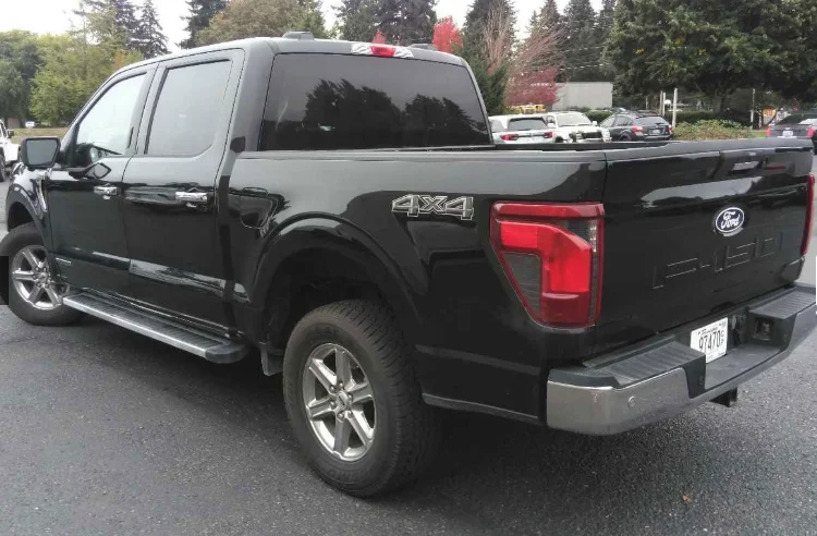 Used 2024 Black Ford XLT image 3