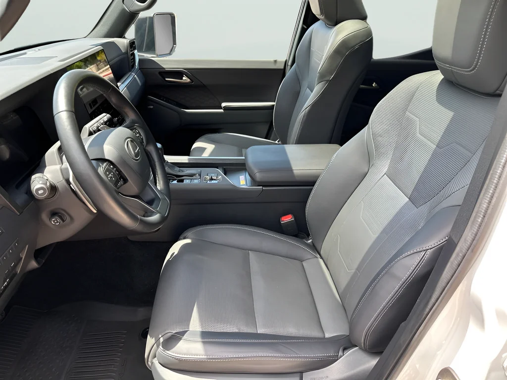 Used 2024  Lexus GX 550 Luxury image 25