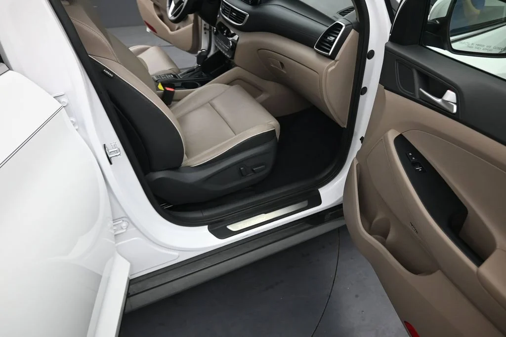 Used 2019 White Hyundai Ultimate image 17