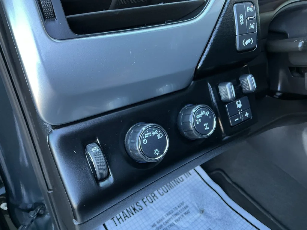 Used 2019 SHADOW GRAY METALLIC Chevrolet LT image 32