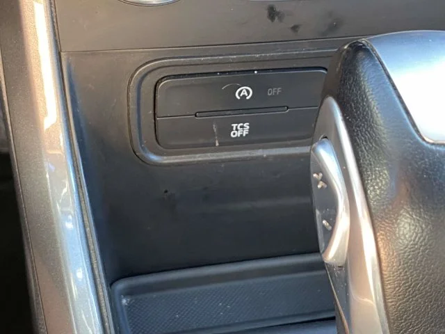 Used 2018 Blue Ford SE image 19